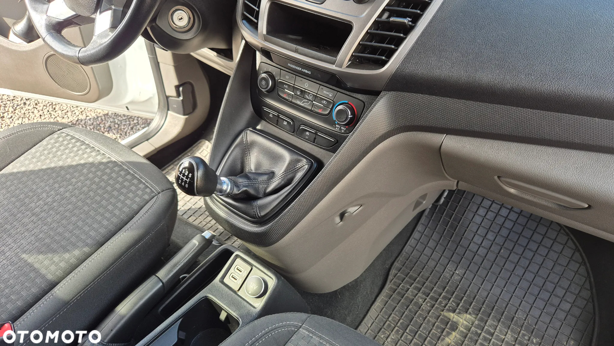 Ford Tourneo Connect Grand - 18