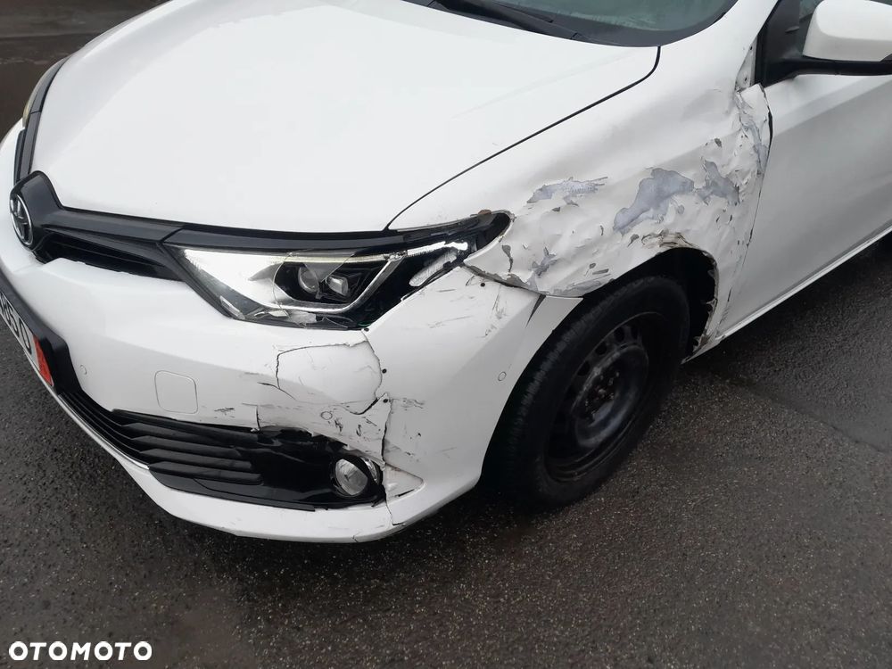 Toyota Auris 1.6 Premium Comfort - 17