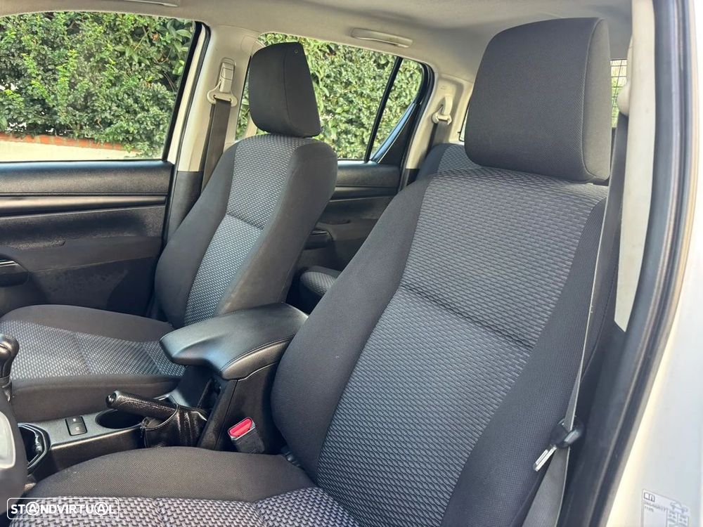 Toyota Hilux 2.4 D-4D 4WD CD CM - 21