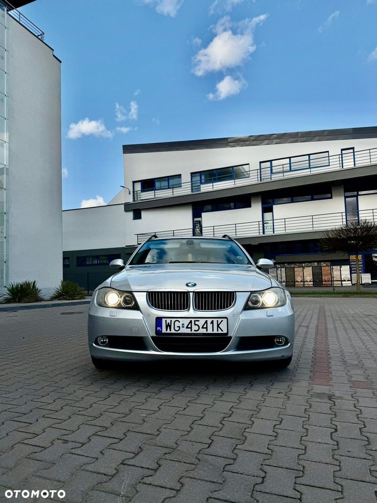 BMW Seria 3 325i xDrive - 7