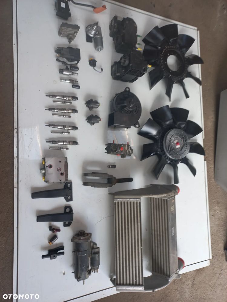 Valtra części ,wtryskiwacze V837079827,ACV082333A,V837074846,pompa adblue,bosch,zawór proporcjonalny V36060600,ACV0226710,ACV0139620,SIŁOWNIK ACP0401730,ACX3989990 CYLINDER hamulcowy,ACV0236180 Dmuchawa,V837074861.chłodnica intercoller,ACV0303150,MAHLE,MN233310-0160,ACW034324C,Q,ZAWIASY,wentylator,wiskoza