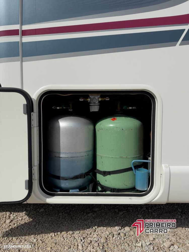 Rapido Serie 6F 696 FF Premium c.central e basculante - 18