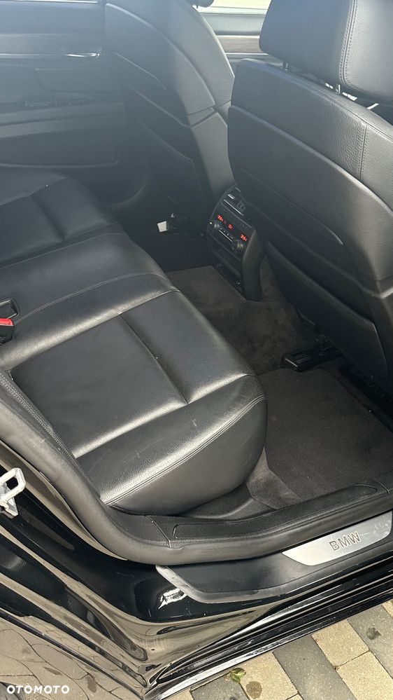 BMW Seria 7 750i - 13