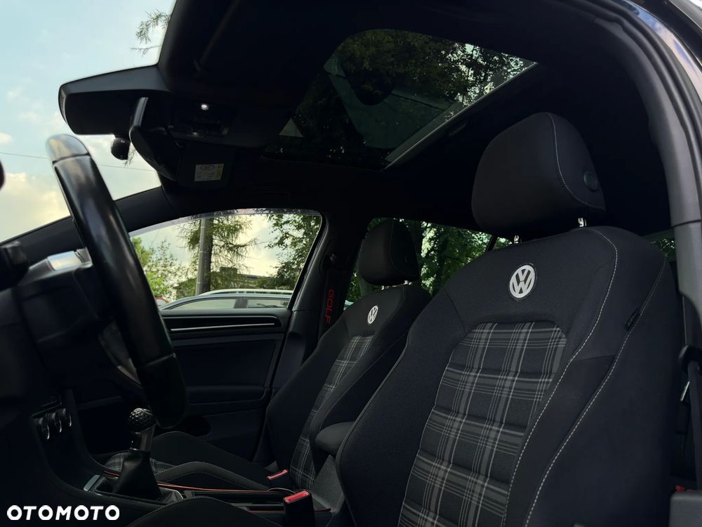 Volkswagen Golf - 15