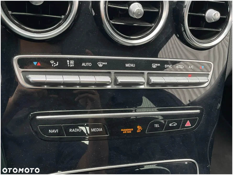 Mercedes-Benz Klasa C 180 9G-TRONIC - 32