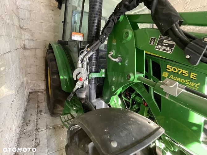 John Deere 5075E - 2