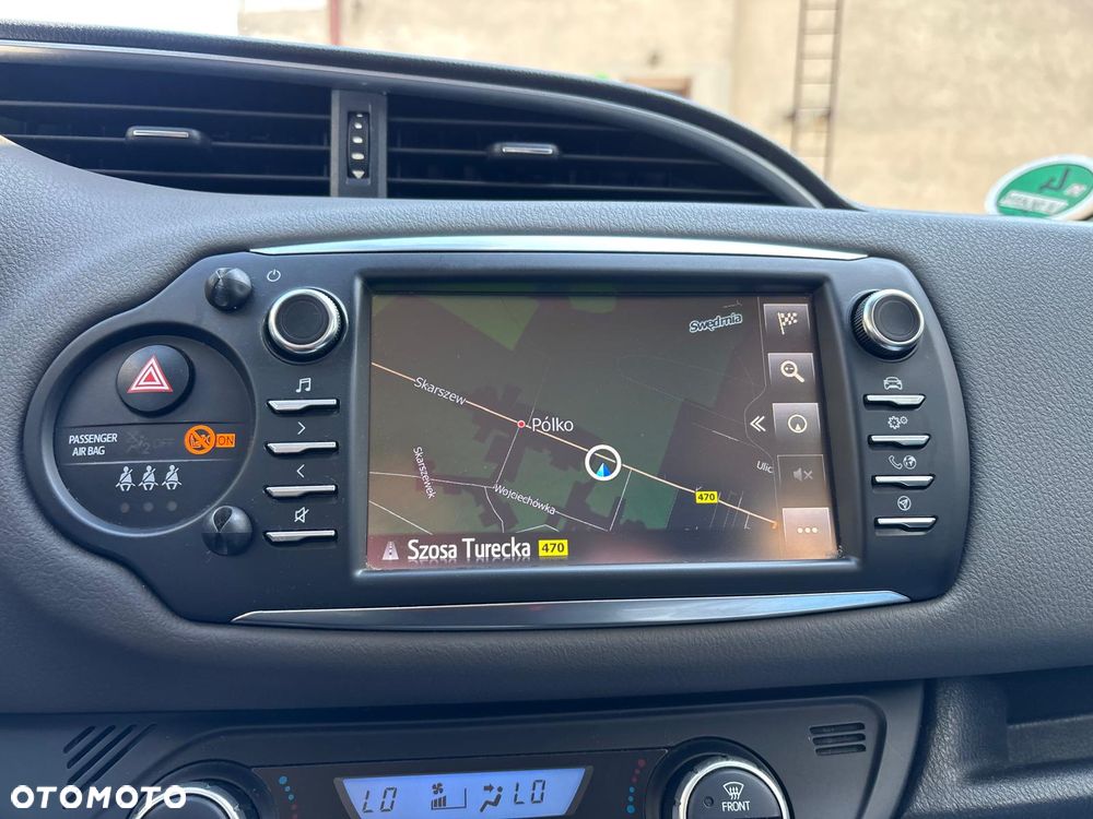 Toyota Yaris Hybrid 100 Premium - 23