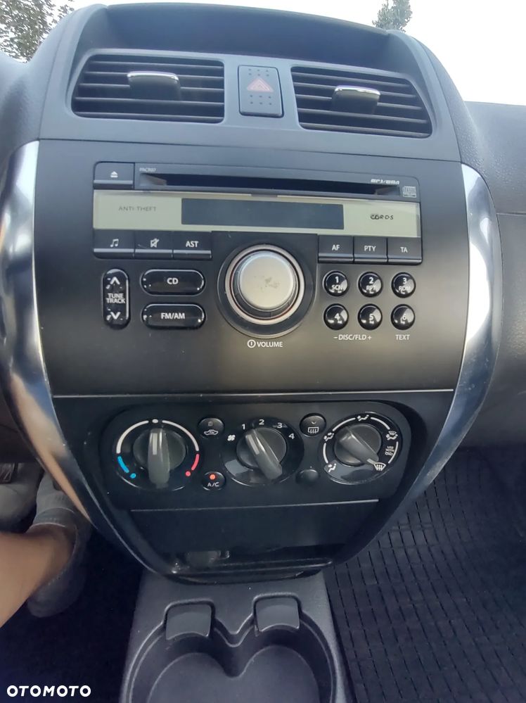 Suzuki SX4 1.6 GLX / Comfort - 9