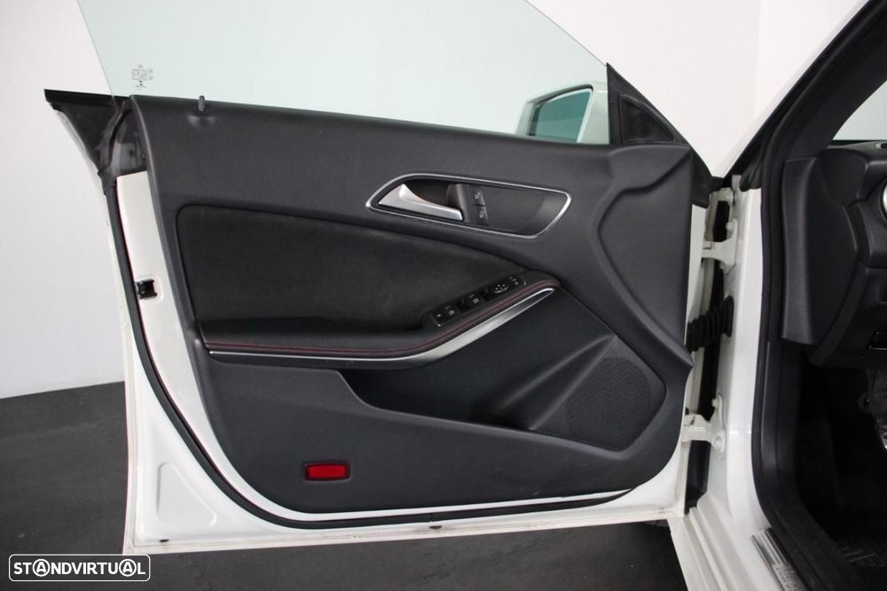 Mercedes-Benz CLA 180 d Shooting Brake AMG Line - 5