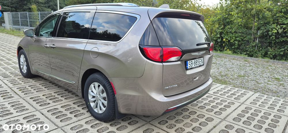 Chrysler Pacifica - 9