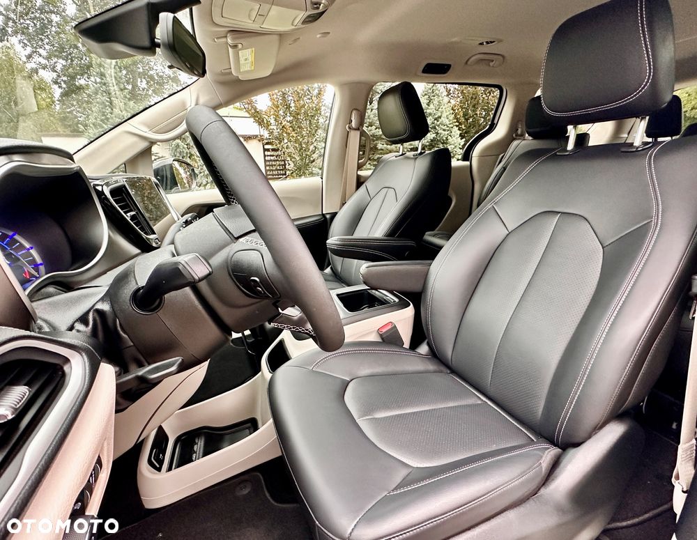 Chrysler Pacifica - 14