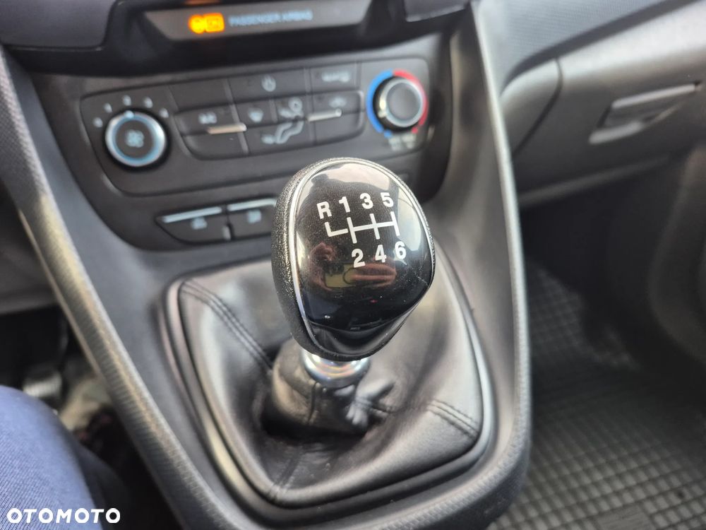 Ford Tourneo Connect Grand - 20