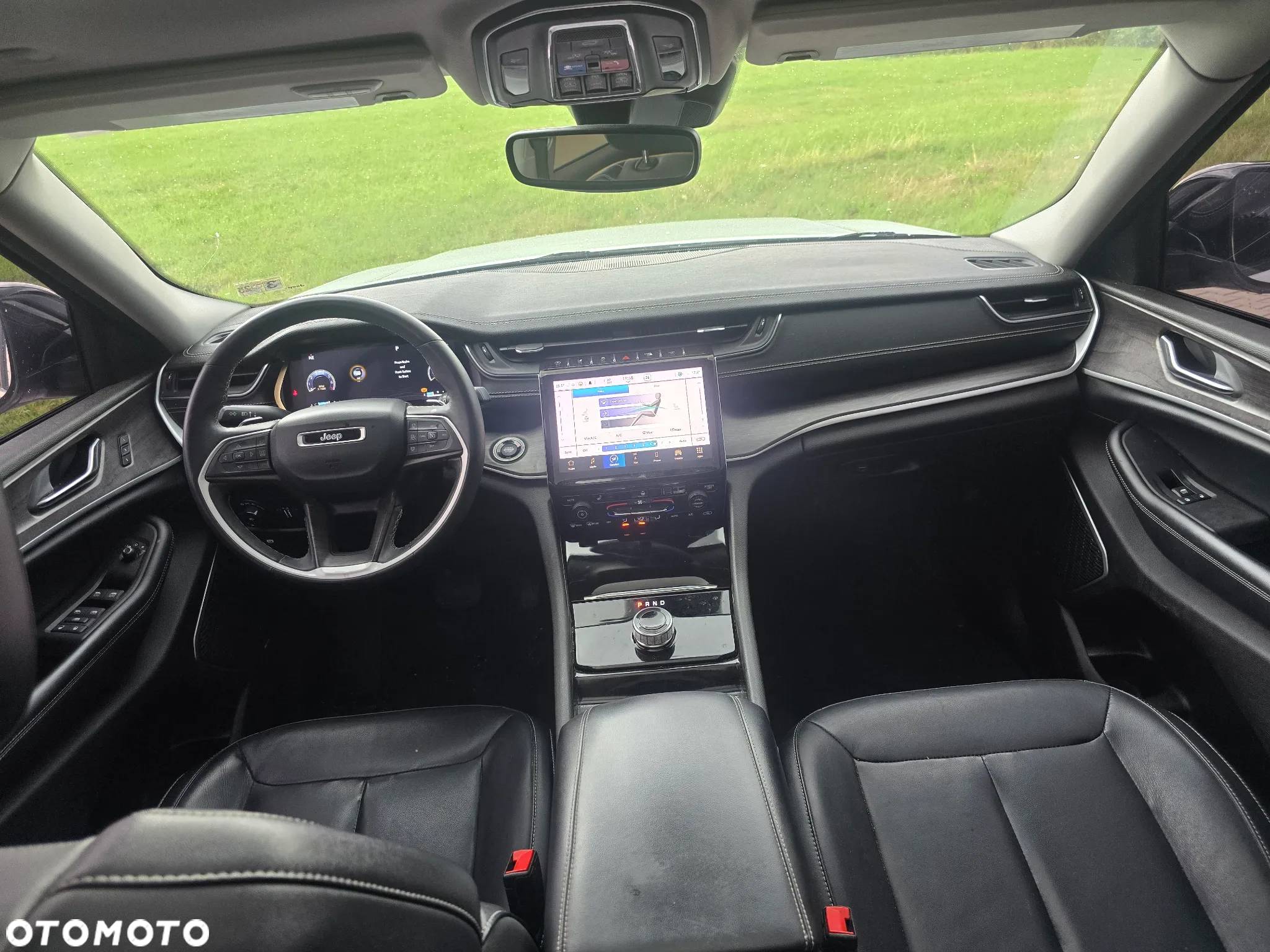 Jeep Grand Cherokee - 38
