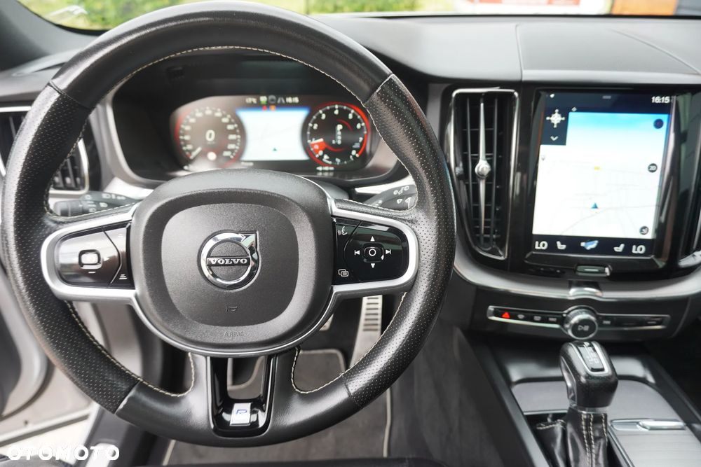 Volvo XC 60 T5 AWD Geartronic RDesign - 18