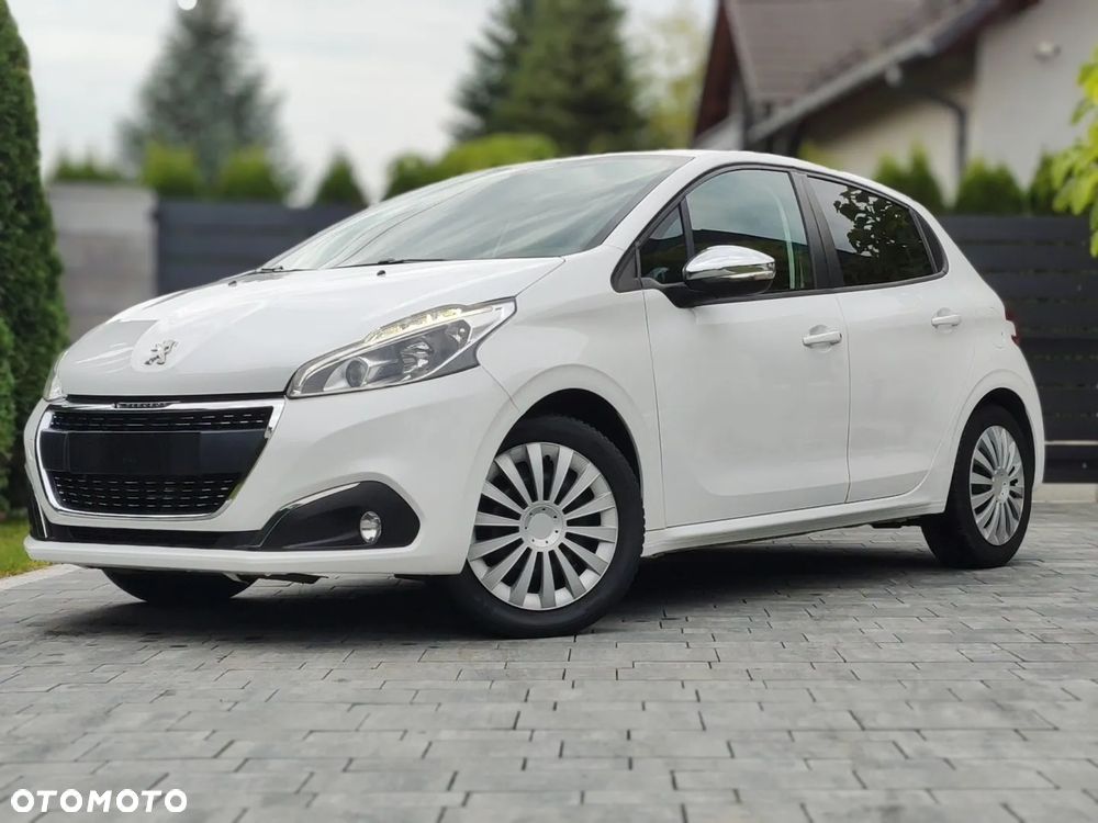 Peugeot 208 - 1