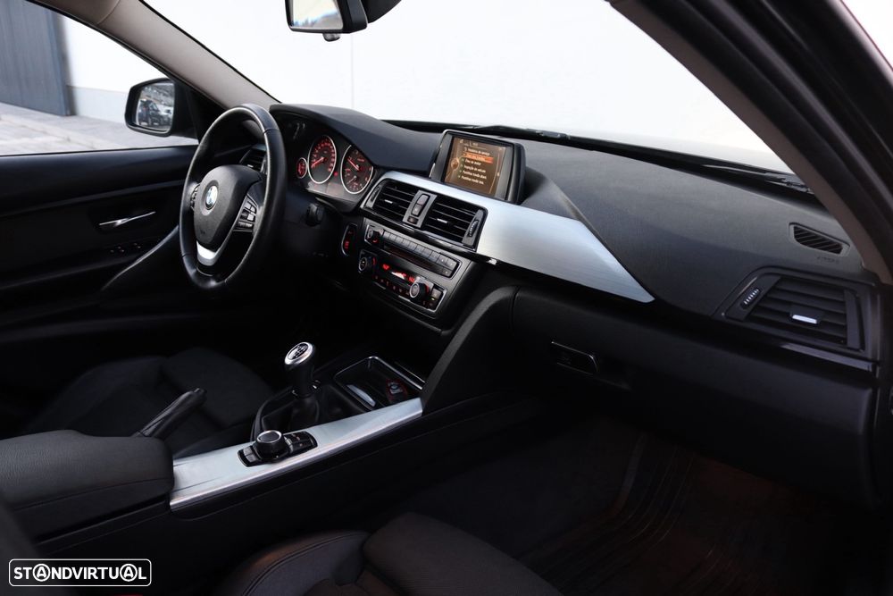 BMW 318 d Touring xDrive Line Sport - 43