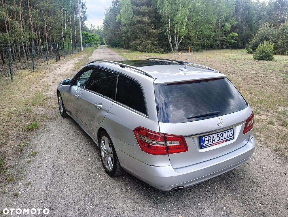 Mercedes-Benz Klasa E 200 BlueEFFICIENCY 7G-TRONIC Elegance - 4