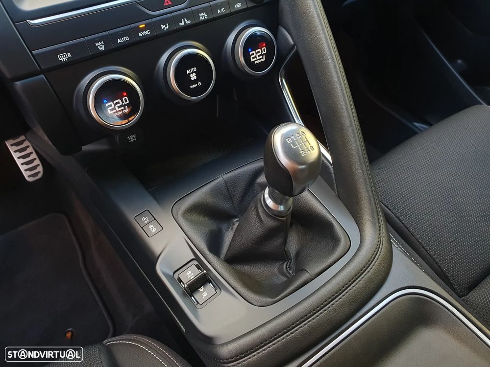 Jaguar E-Pace 2.0 i4D R-Dynamic S - 11