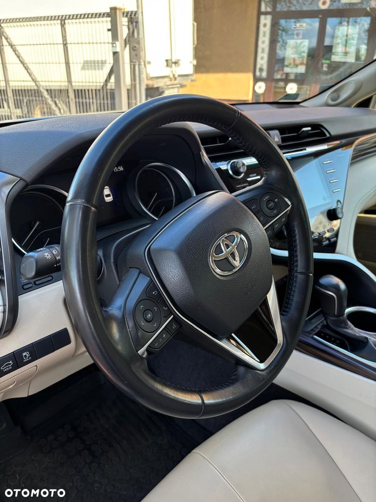 Toyota Camry 2.5 Hybrid Executive CVT - 21