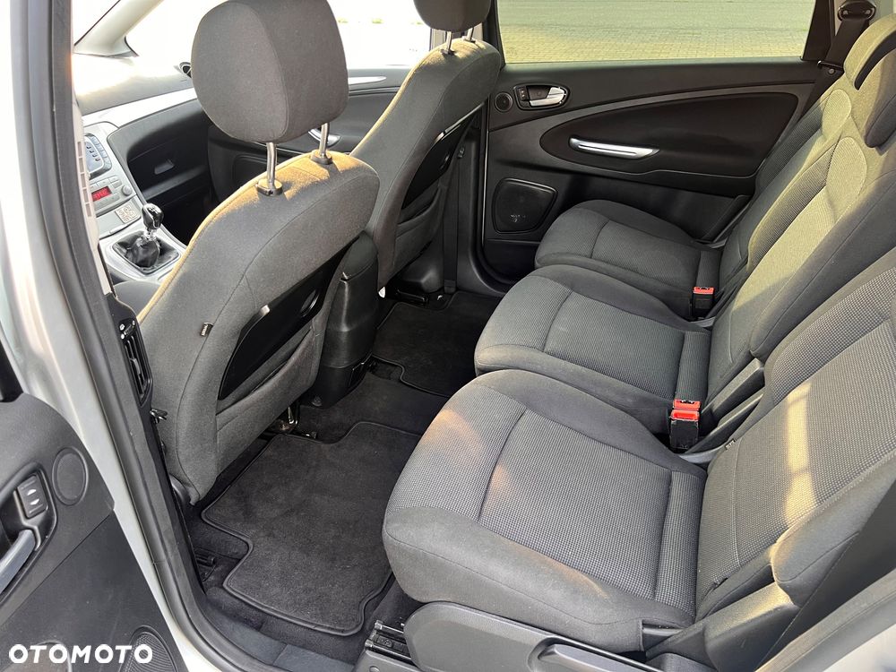 Ford S-Max - 12
