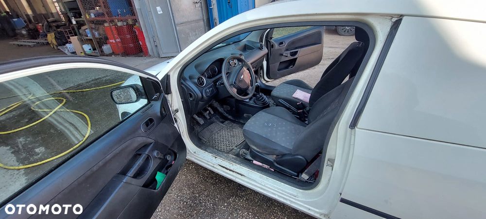 Ford Fiesta 1.4 TDCI - 8