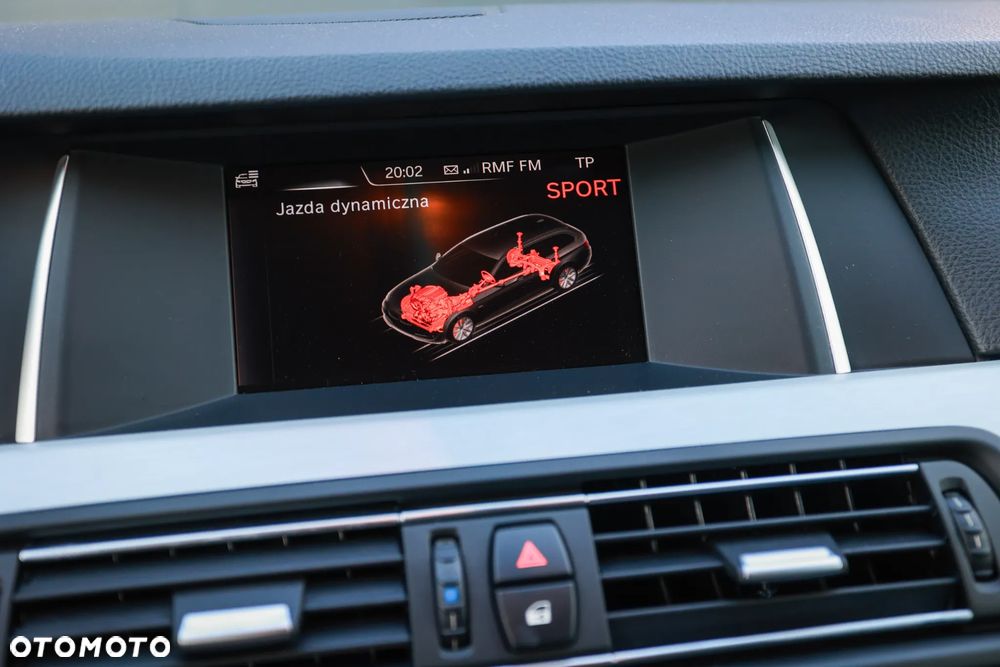 BMW Seria 5 520d - 38