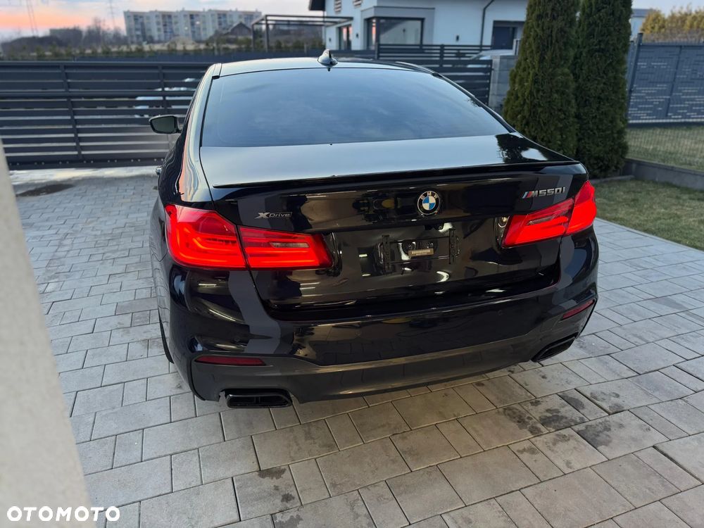 BMW Seria 5 M550i xDrive - 19