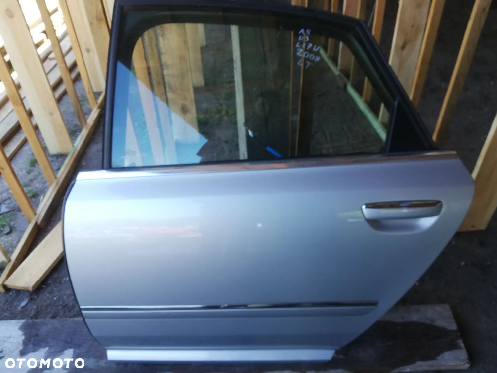 DRZWI Lewy TYŁ AUDI A8 D3 Sedan LY7W - 1