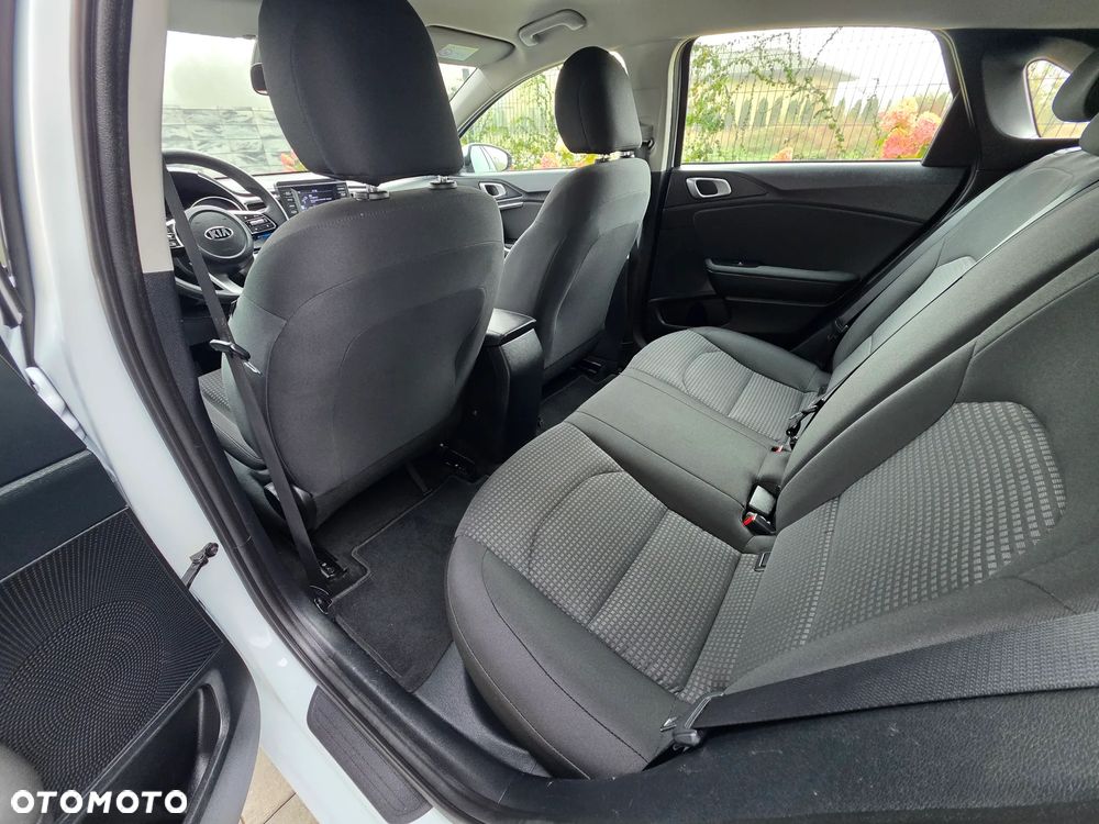 Kia Ceed - 11
