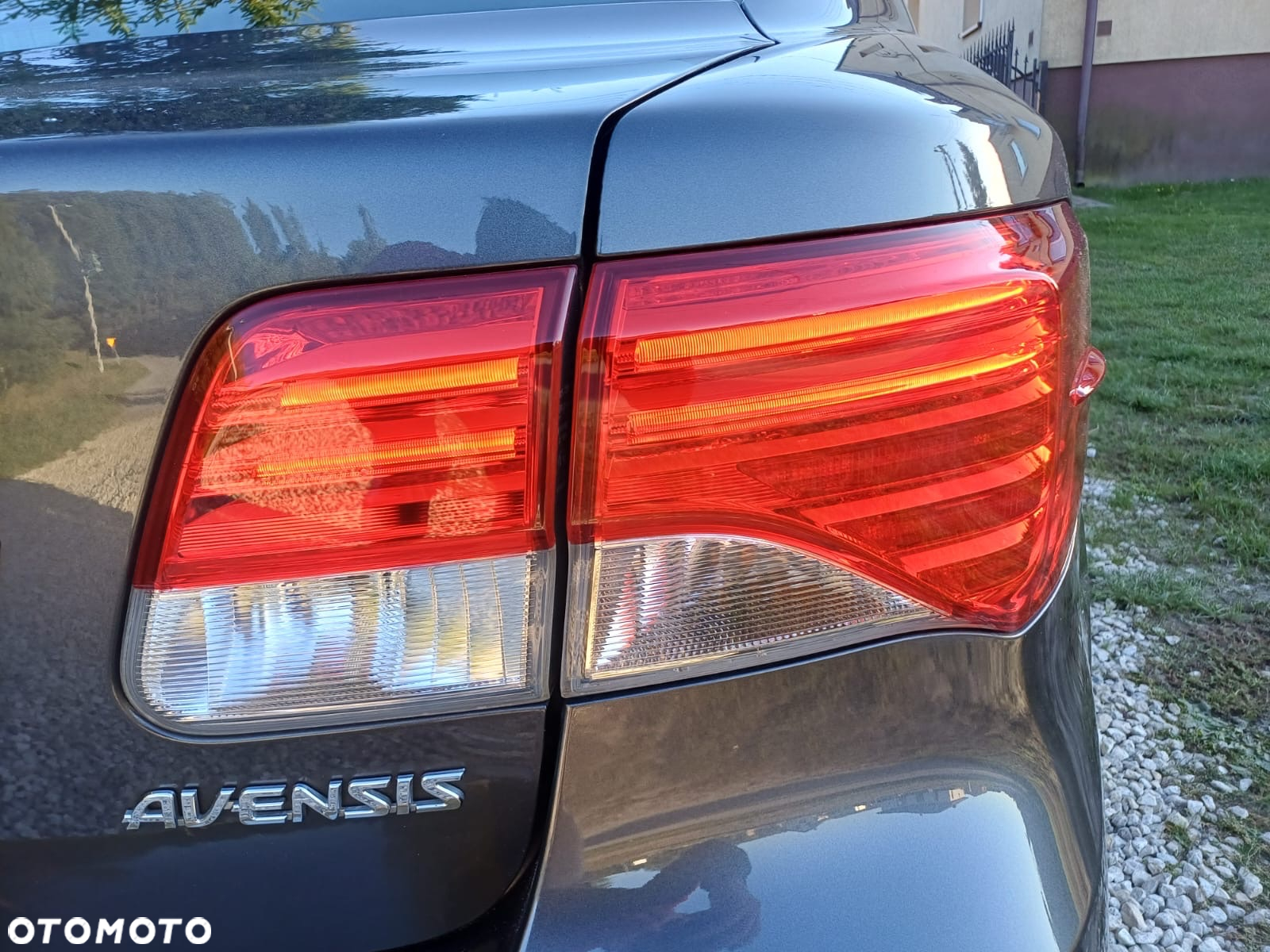 Toyota Avensis 1.8 Premium - 12