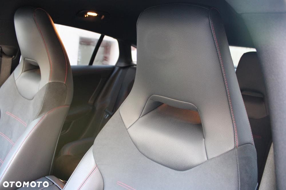 Mercedes-Benz CLA - 31