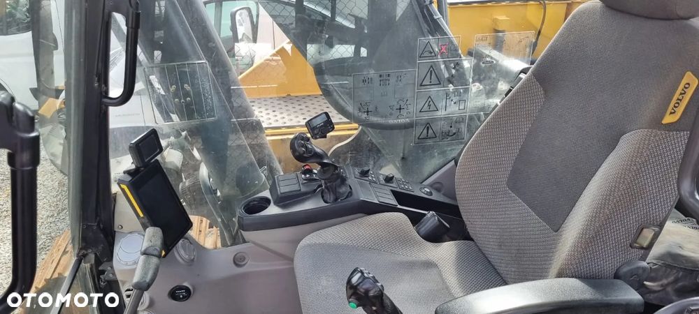 Volvo EC220E L - 19