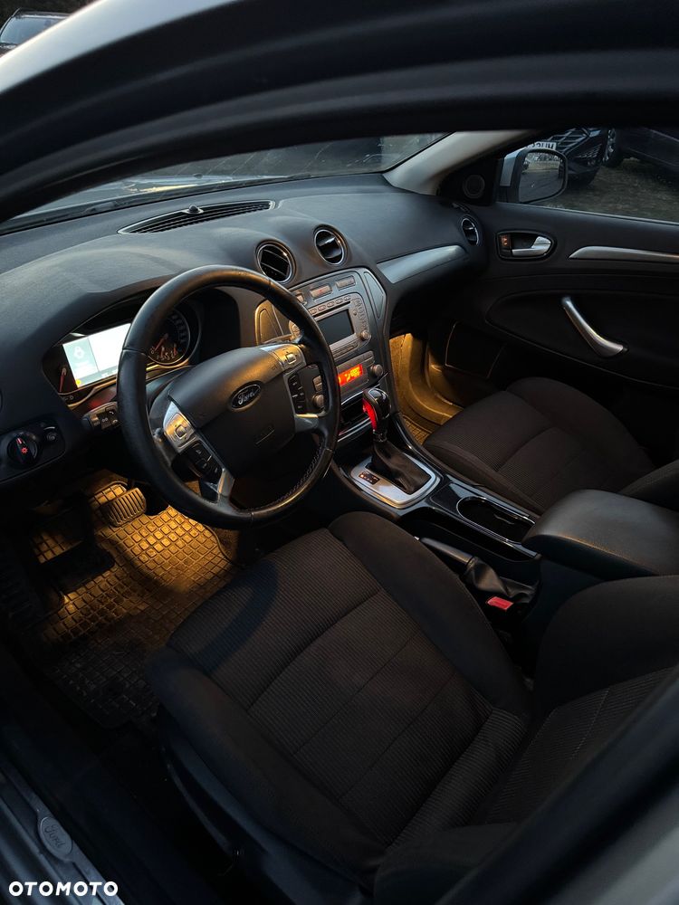 Ford Mondeo 2.0 TDCi Ghia - 13