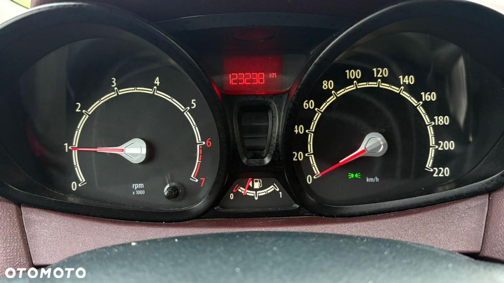 Ford Fiesta 1.25 Celebration - 20