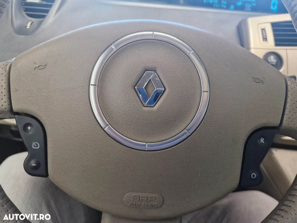 Renault Grand Scenic - 17