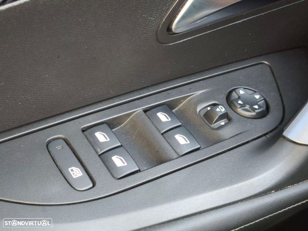 Peugeot 2008 PureTech 130 EAT8 Allure - 23