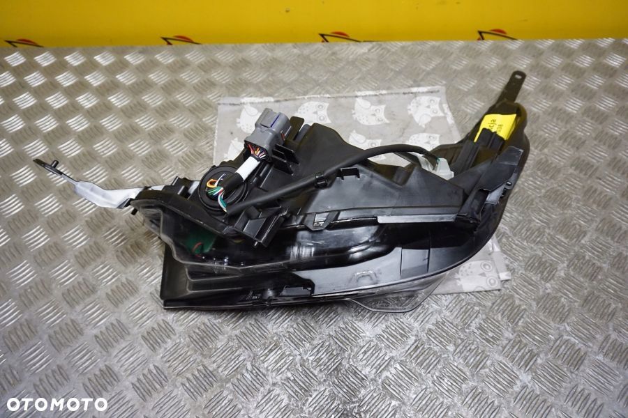 SUBARU LEGACY OUTBACK 2023 - REFLEKTOR LAMPA FULL LED PRAWA (28) USA - 14