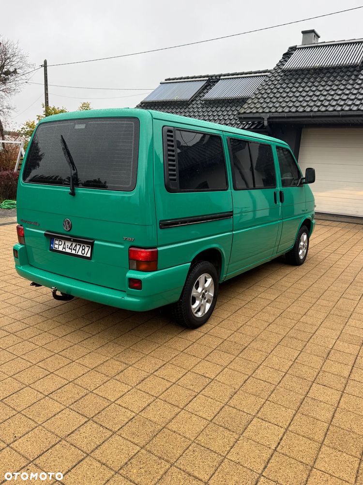 Volkswagen Caravelle - 10
