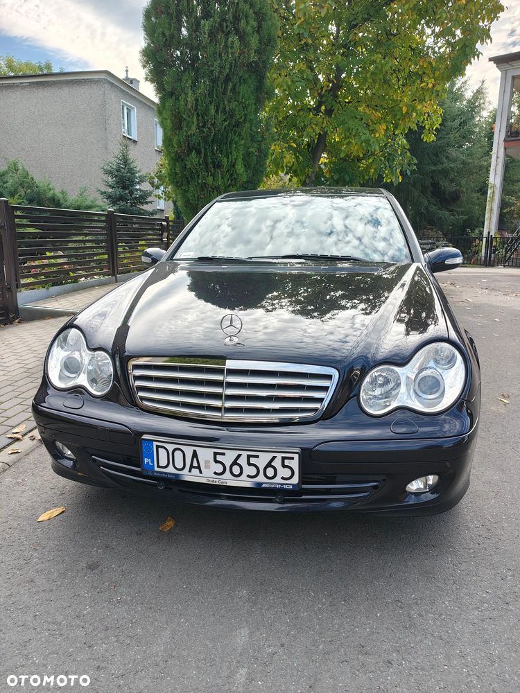 Mercedes-Benz C-Class 2005 photo 2