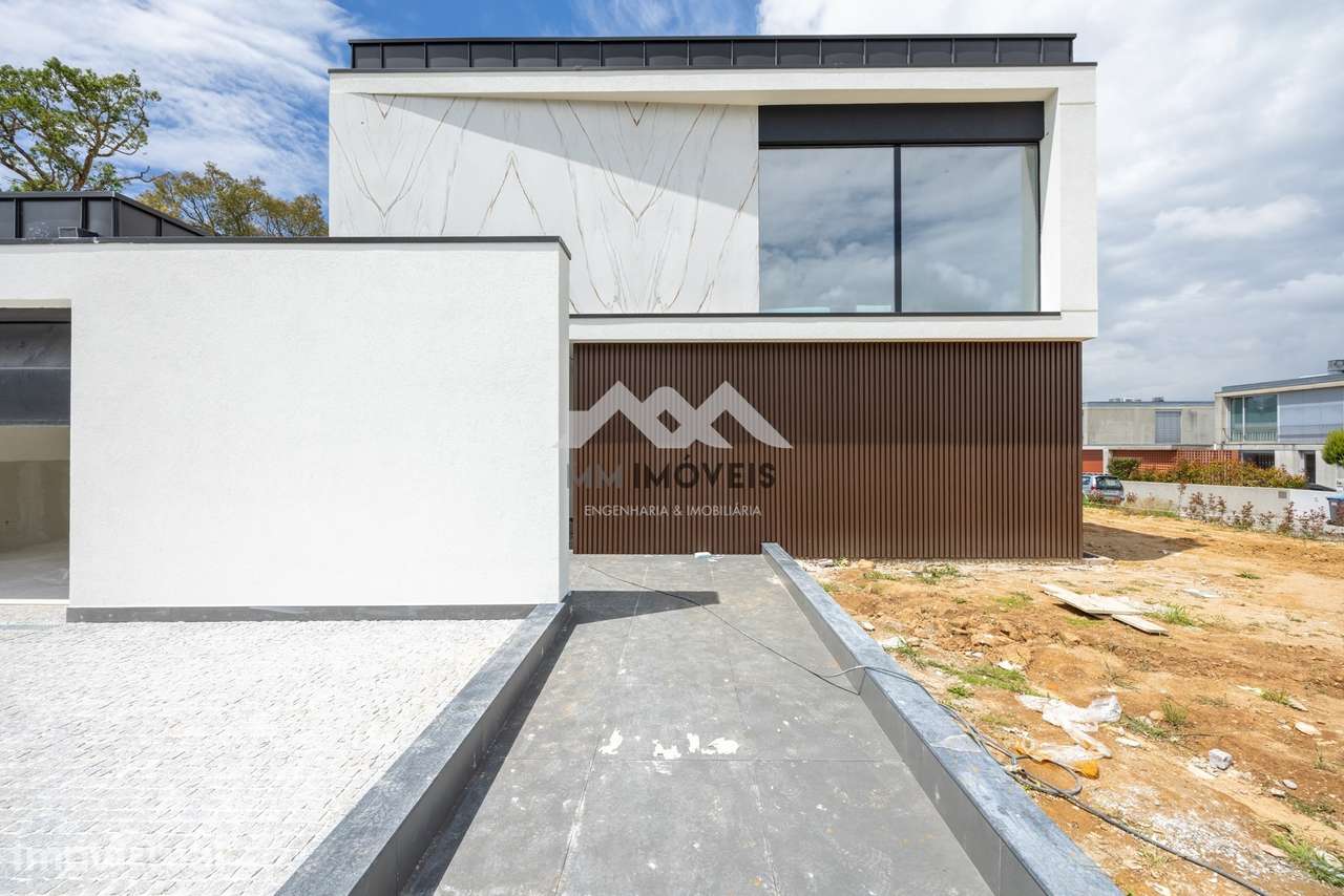 Moradia T4 | Luxo | Piscina | Terreno 813m2 - Grande imagem: 2/38