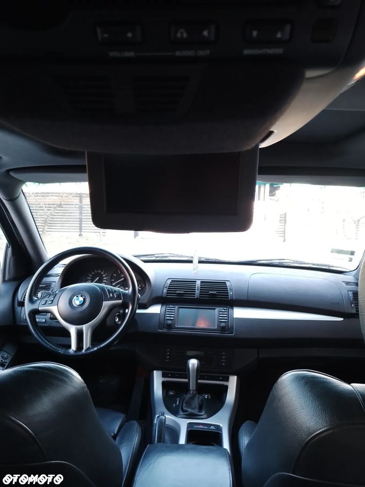 BMW X5 4.4i - 5