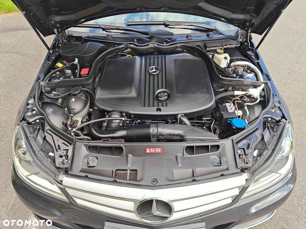Mercedes-Benz Klasa C 200 CDI DPF (BlueEFFICIENCY) 7G-TRONIC Avantgarde - 33
