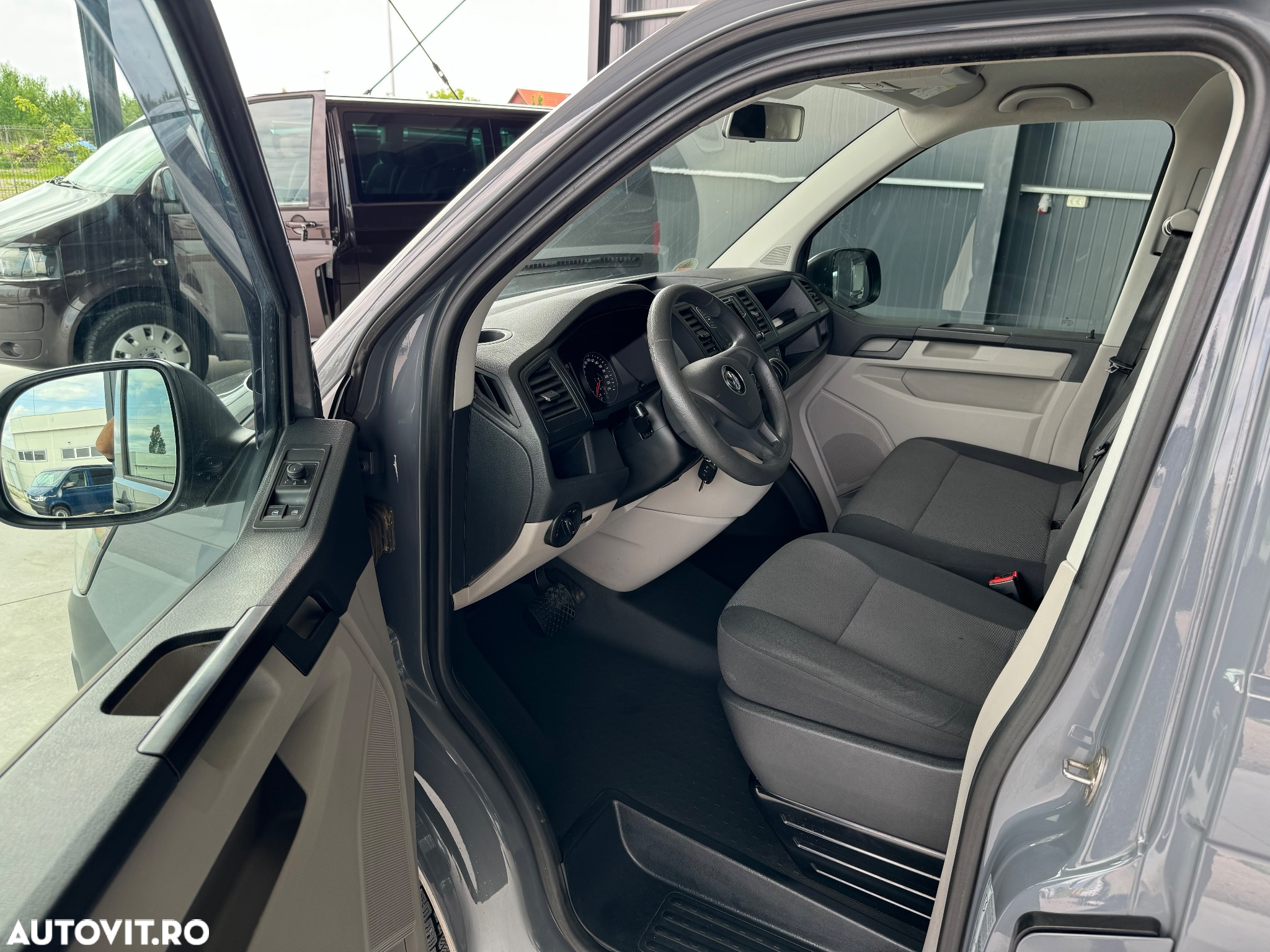 Volkswagen Transporter T6 DSG Lang - 12