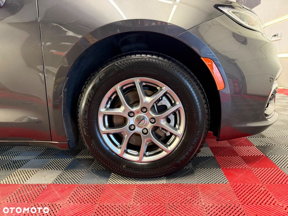 Chrysler Pacifica - 7