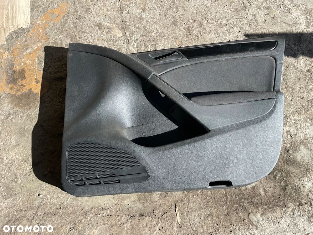 Volkswagen Golf VI Przód strona prawa Boczki drzwi