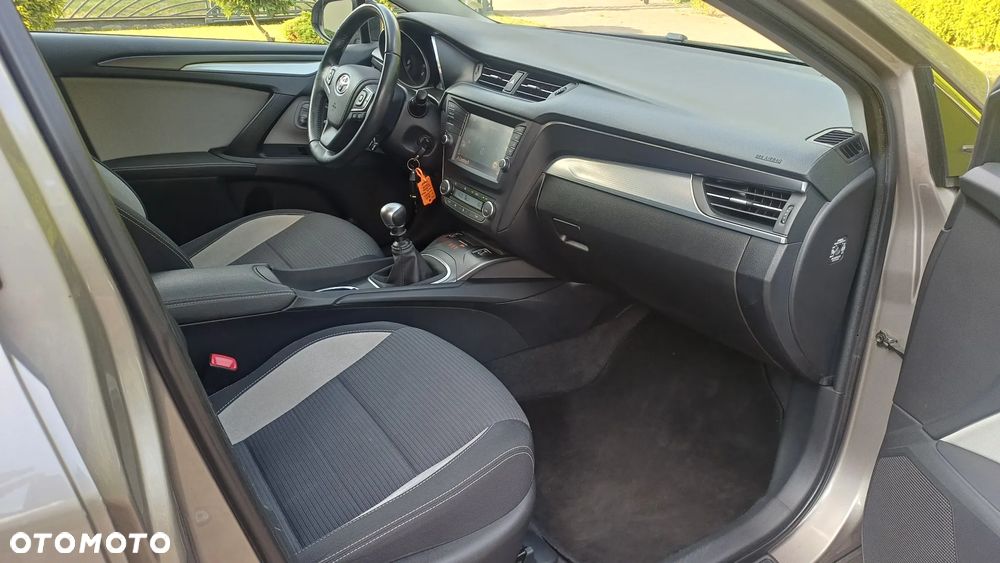 Toyota Avensis 1.8 Premium - 24