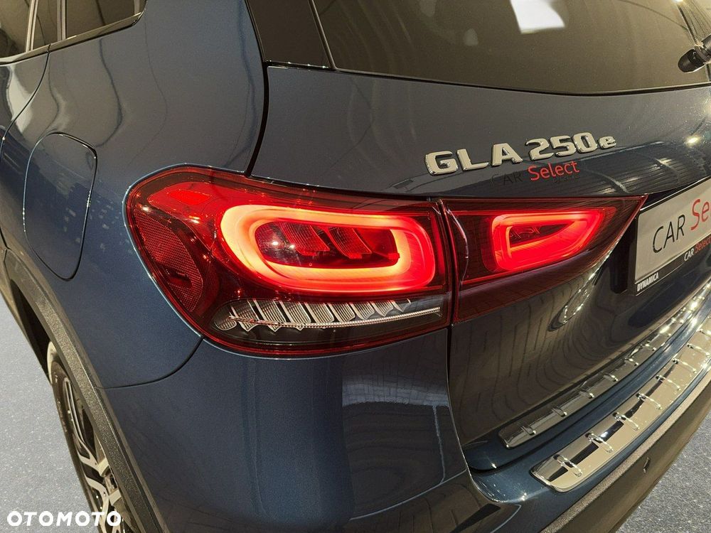 Mercedes-Benz GLA - 12