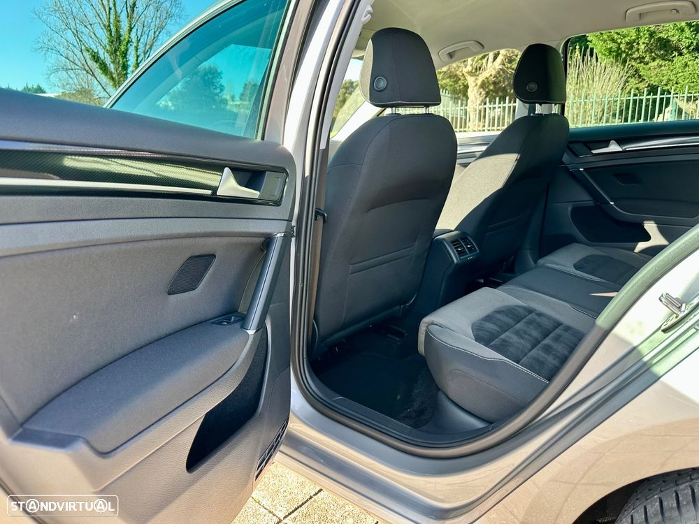 VW Golf 1.6 TDi Highline DSG - 22