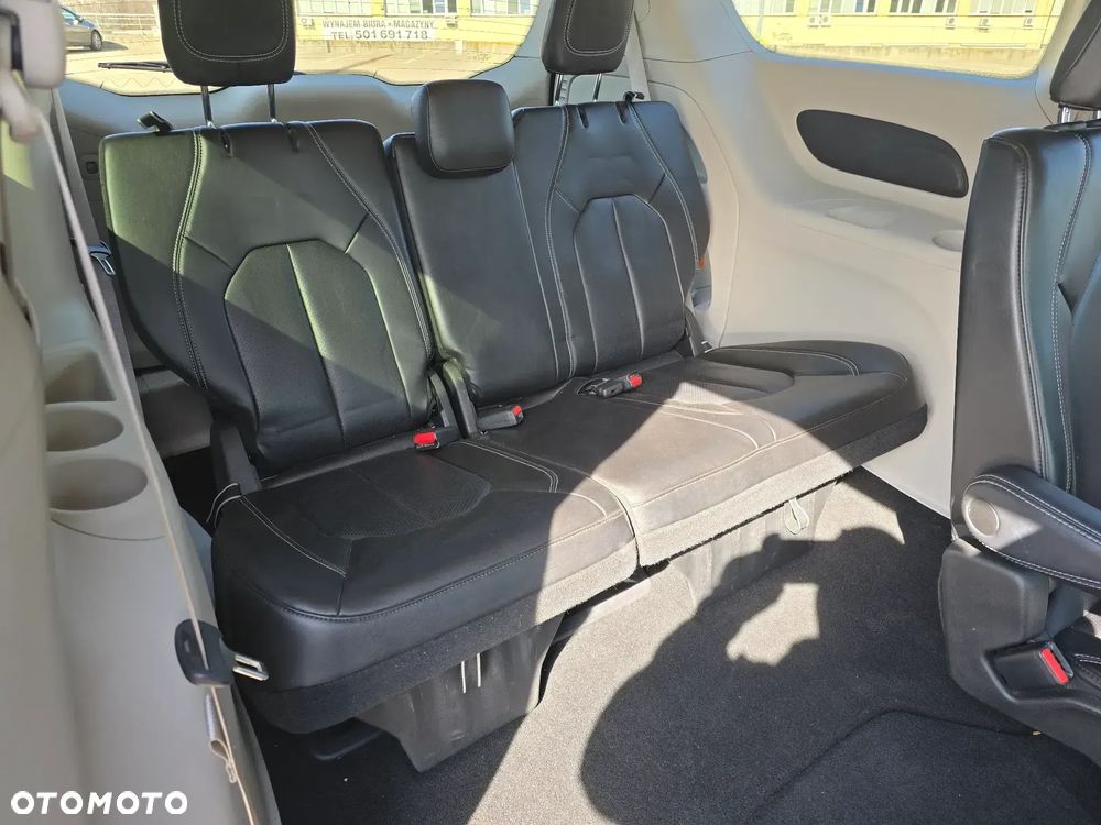 Chrysler Pacifica - 22
