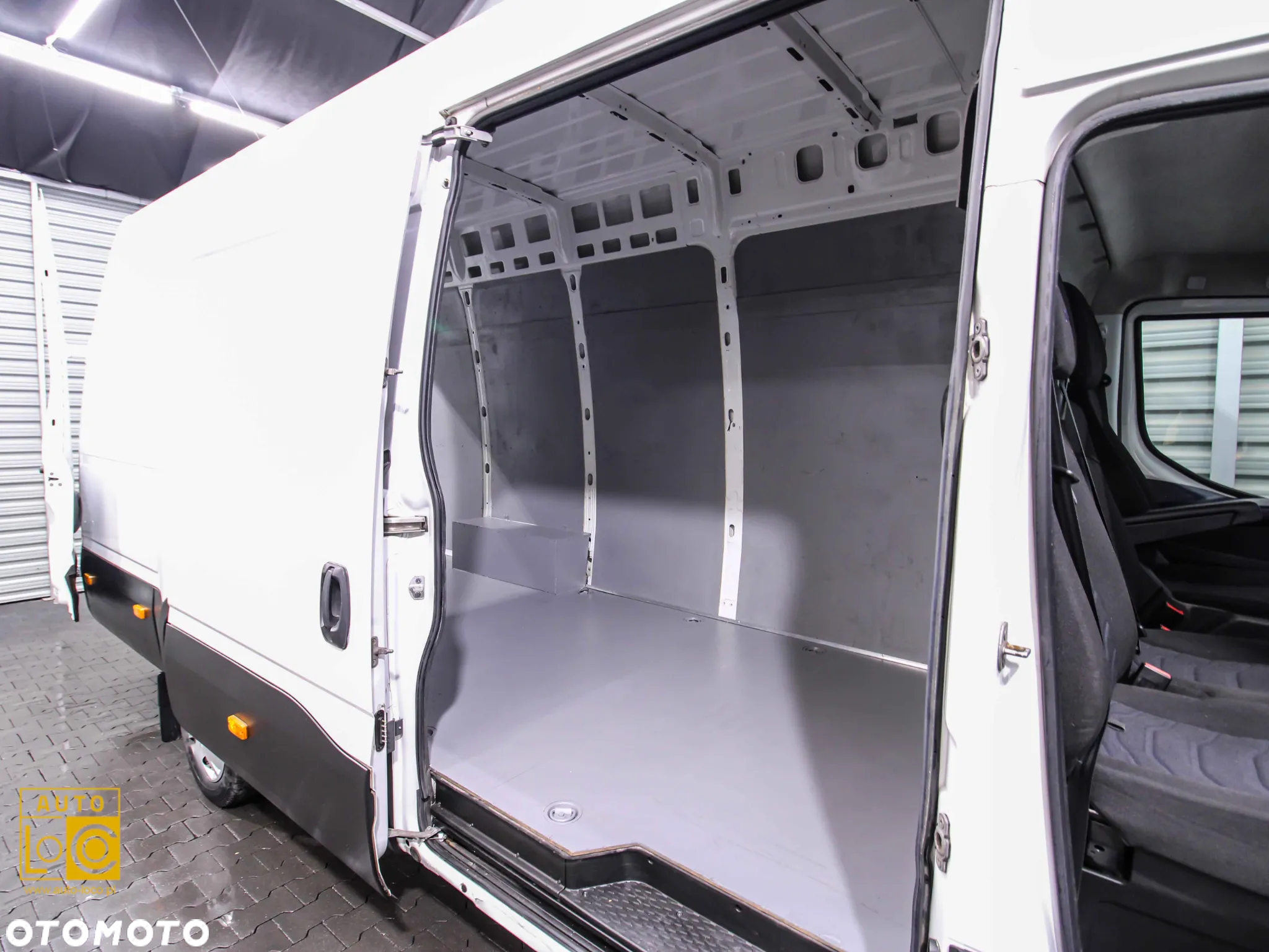 Iveco DAILY FURGON - 12